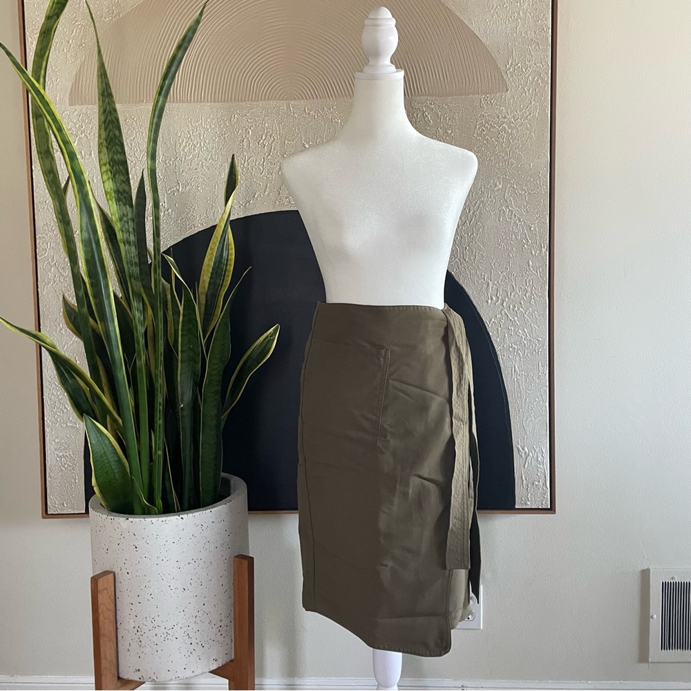 Army green wrap skirt • RO&DE
